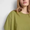 Camisola de algodão com gola redonda e corte largo