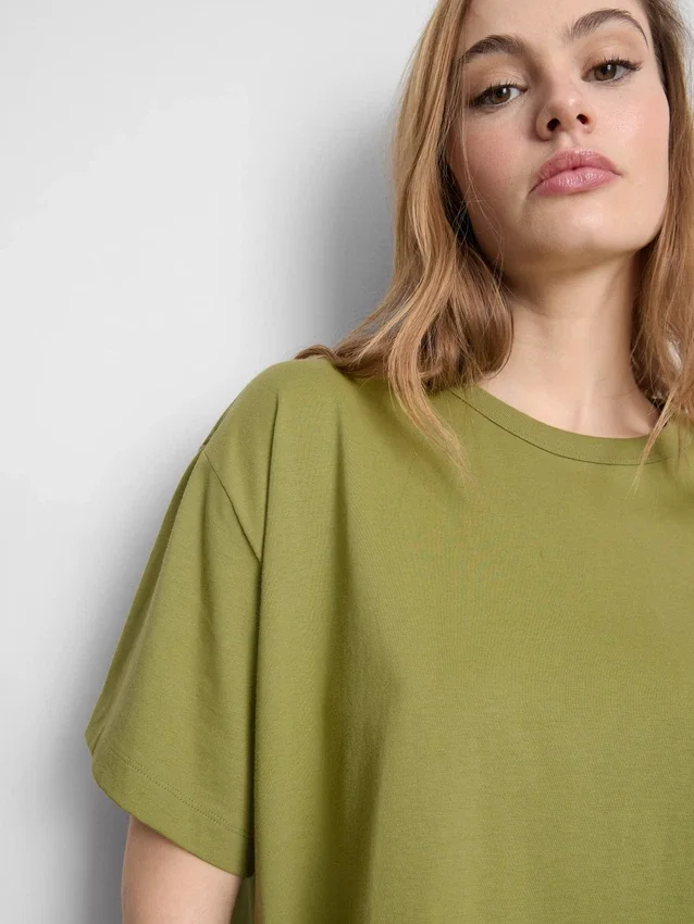 Camisola de algodão com gola redonda e corte largo