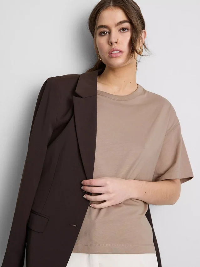 Camisola de algodão com gola redonda e corte largo
