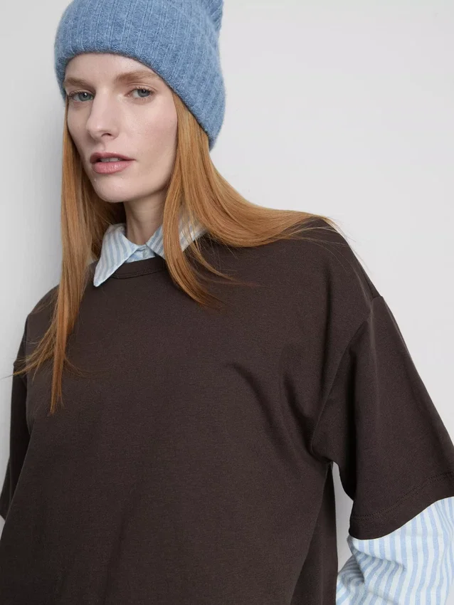 Camisola de algodão com gola redonda e corte largo