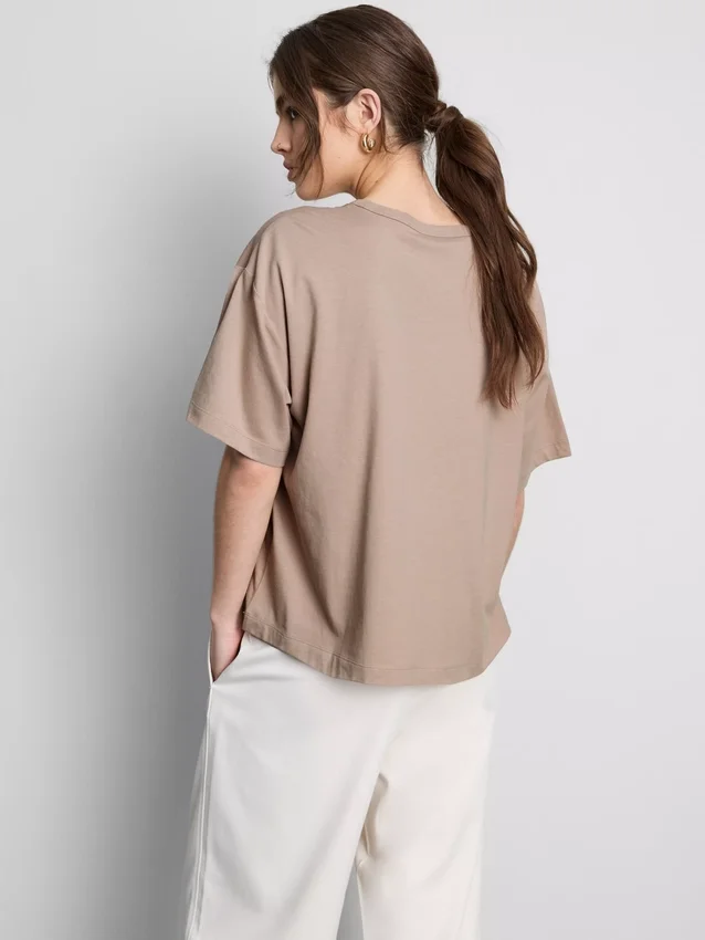 Camisola de algodão com gola redonda e corte largo
