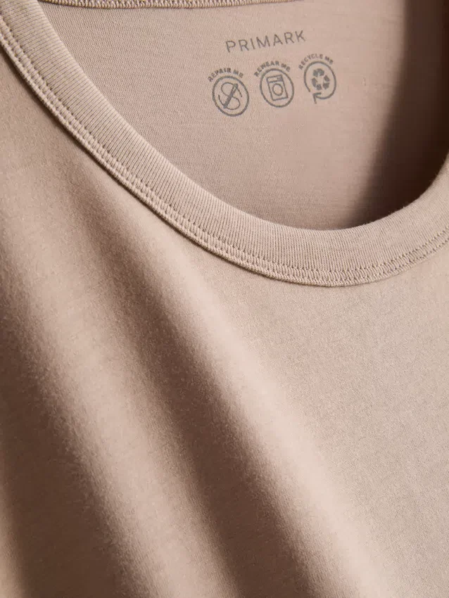 Camisola de algodão com gola redonda e corte largo
