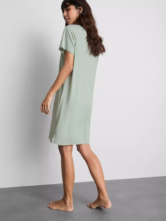 Camisola de dormir descontraída com elevado teor de modal
