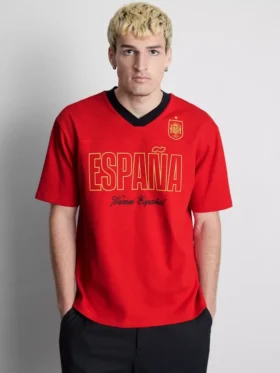 Camisola de futebol com grafismo da Espanha