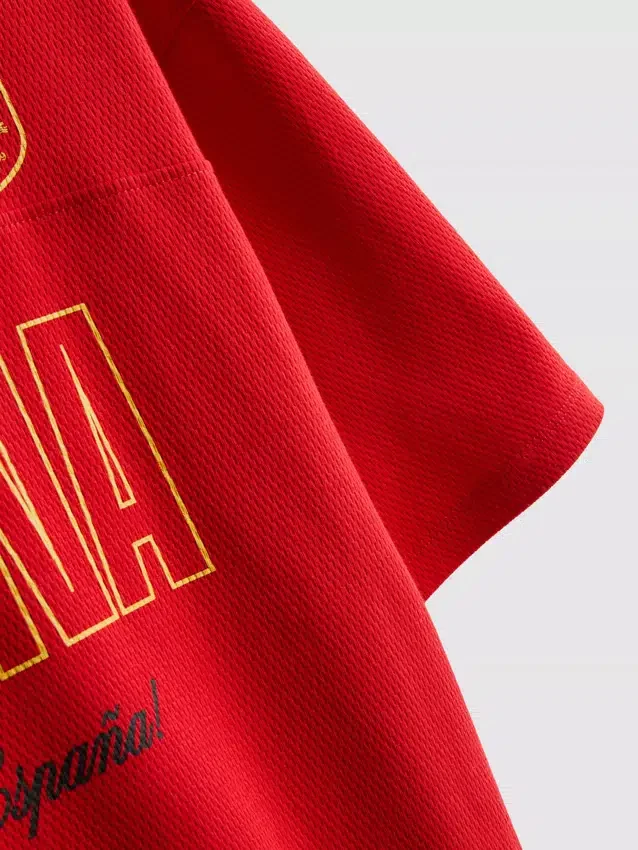 Camisola de futebol com grafismo da Espanha