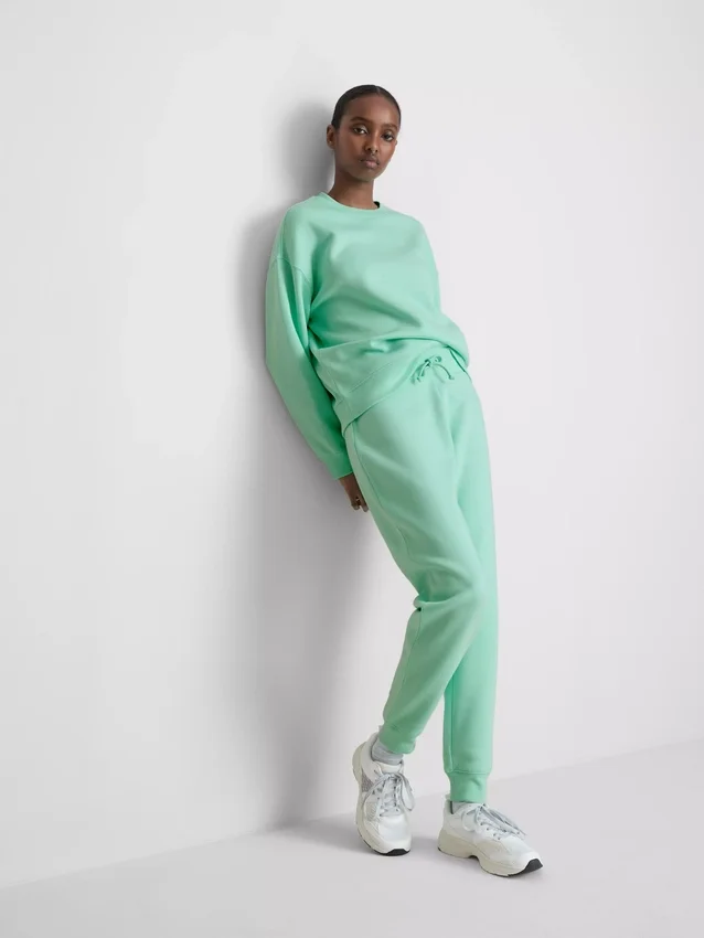 Camisola desportiva essencial