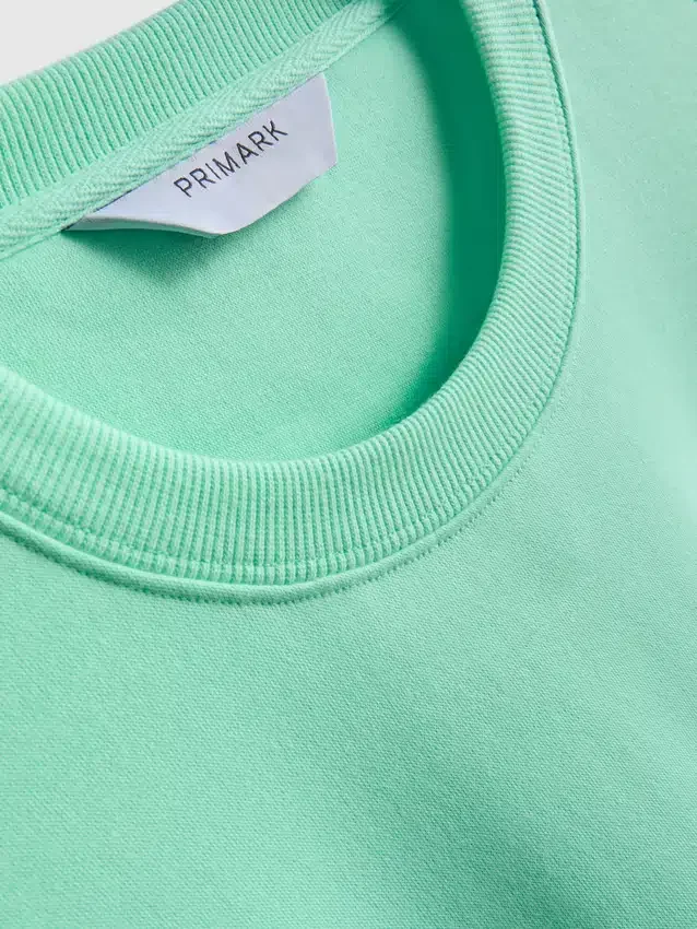 Camisola desportiva essencial
