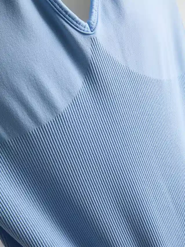 Camisola desportiva sem costuras com decote halter