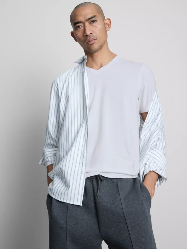Camisola elástica de corte justo com decote em V