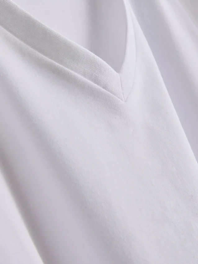 Camisola elástica de corte justo com decote em V