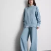 Camisola oversized com ombros caídos