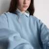 Camisola oversized com ombros caídos