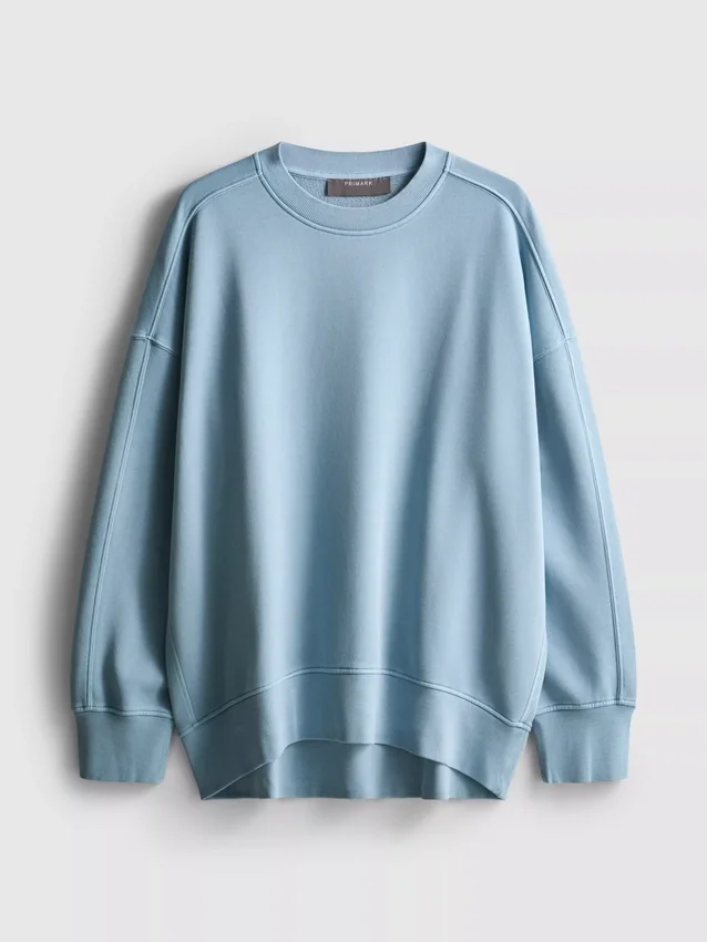 Camisola oversized com ombros caídos