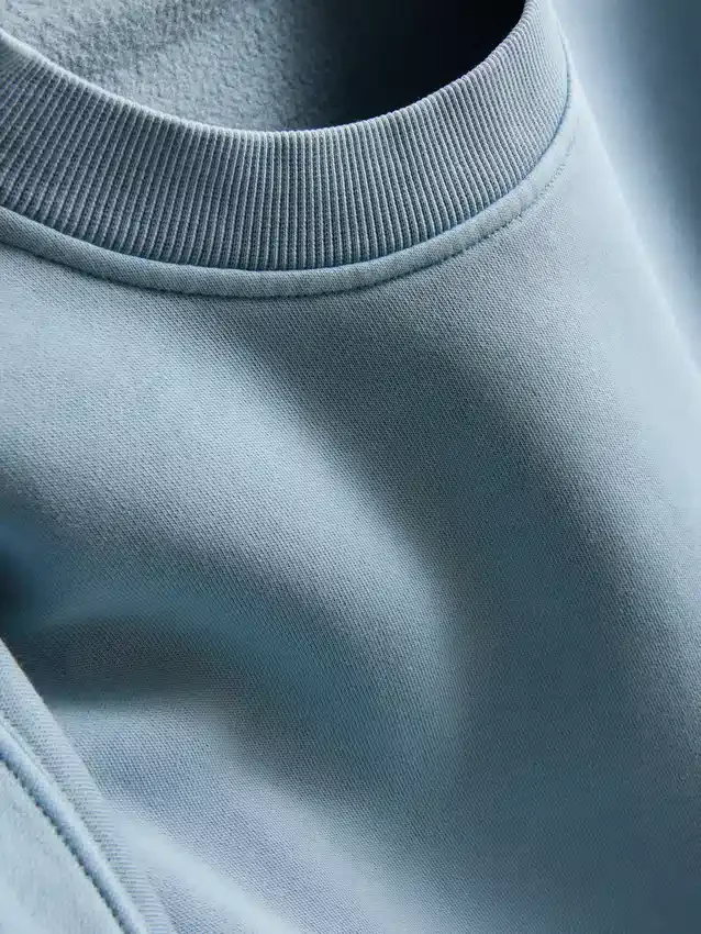 Camisola oversized com ombros caídos