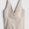Camisola sem costuras com decote em V