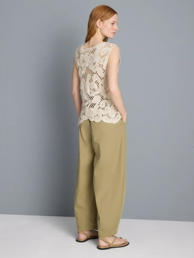 Camisola sem mangas assimétrica em croché
