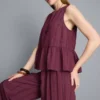 Camisola sem mangas com bainha peplum às riscas