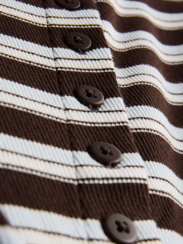 Camisola sem mangas com botões, rica em algodão