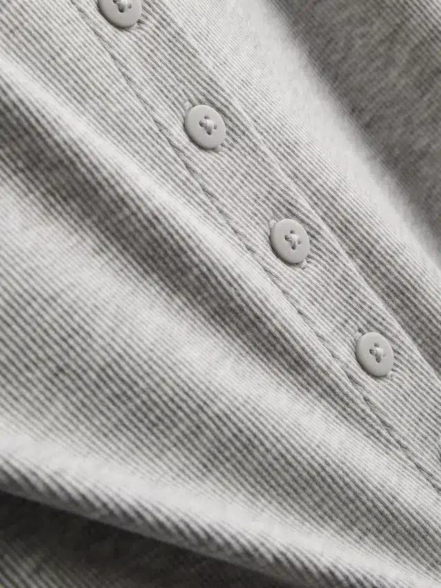 Camisola sem mangas com botões, rica em algodão