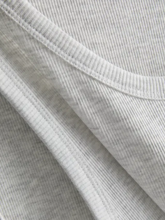 Camisola sem mangas com canelado