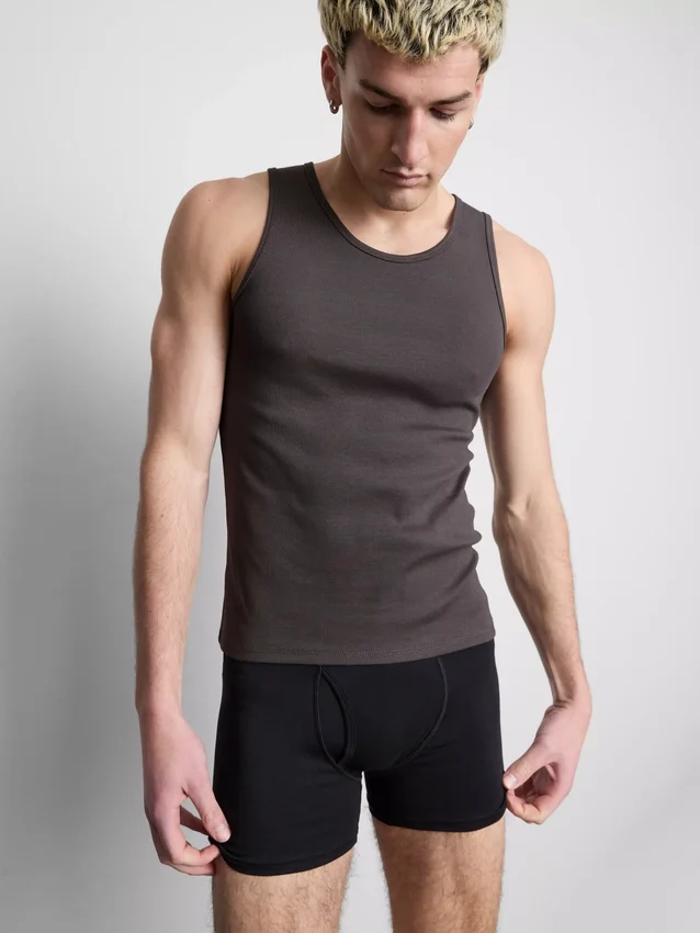 Camisola sem mangas com corte justo e canelado