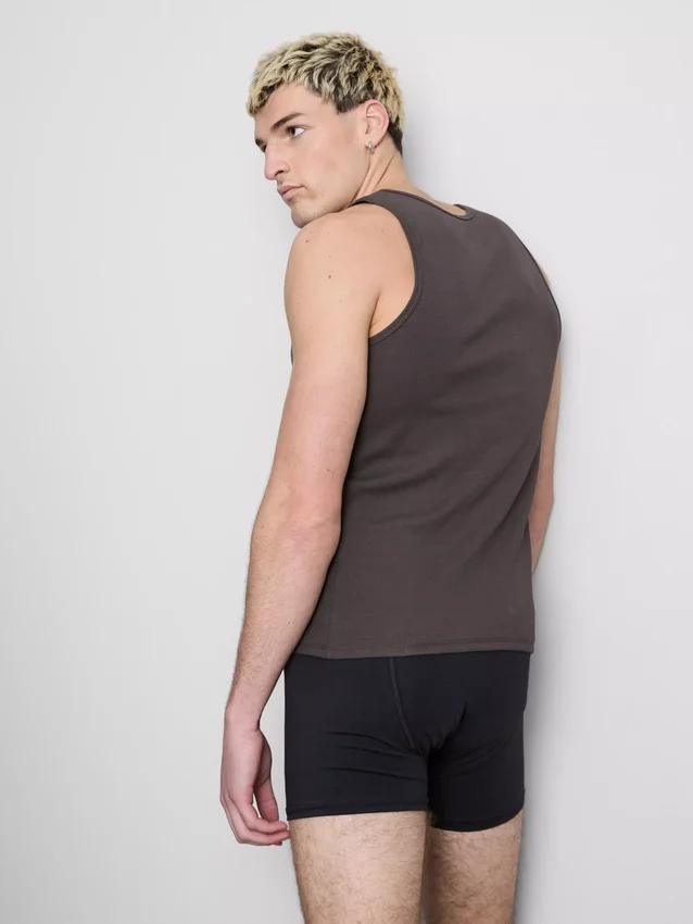 Camisola sem mangas com corte justo e canelado