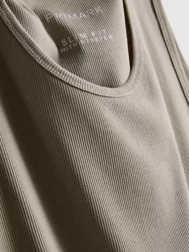 Camisola sem mangas com corte justo e canelado