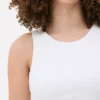 Camisola sem mangas com costas em estilo nadador e canelado