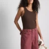 Camisola sem mangas com costas em forma de «racerback» em tecido canelado com elevada proporção de algodão