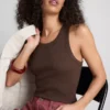 Camisola sem mangas com costas em forma de «racerback» em tecido canelado com elevada proporção de algodão