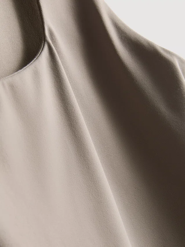 Camisola sem mangas com decote quadrado