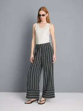 Camisola sem mangas com decote redondo e costas em estilo «racerback»