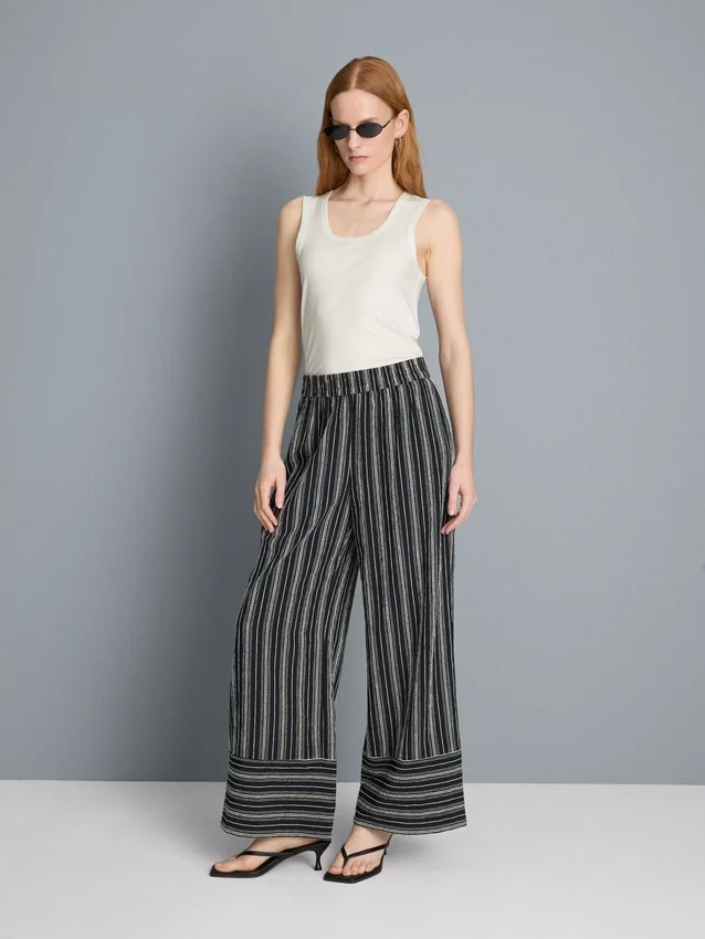 Camisola sem mangas com decote redondo e costas em estilo «racerback»