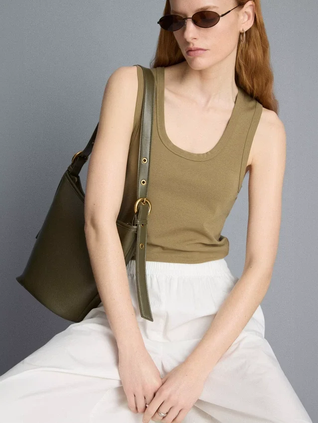 Camisola sem mangas com decote redondo e costas em estilo «racerback»