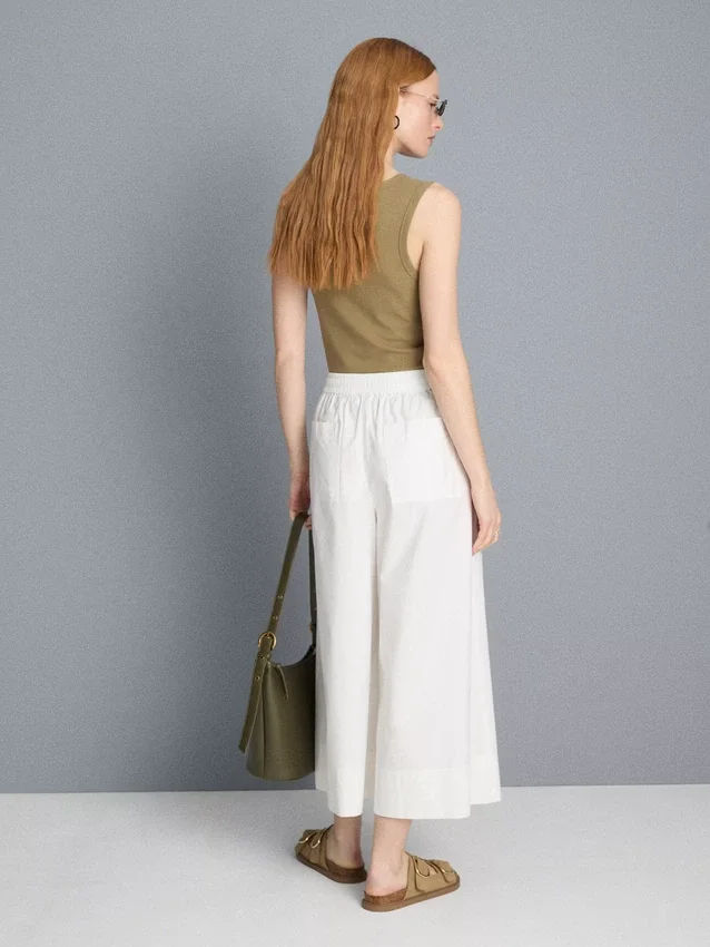 Camisola sem mangas com decote redondo e costas em estilo «racerback»