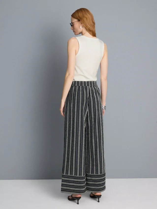 Camisola sem mangas com decote redondo e costas em estilo «racerback»