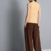 Camisola sem mangas com decote redondo e costas em estilo «racerback»