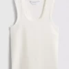 Camisola sem mangas com decote redondo e costas em estilo «racerback»