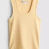 Camisola sem mangas com decote redondo e costas em estilo «racerback»