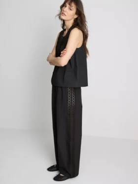 Camisola sem mangas com inserção bordada
