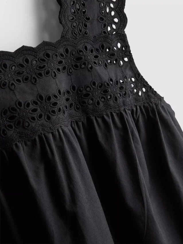 Camisola sem mangas com inserção bordada