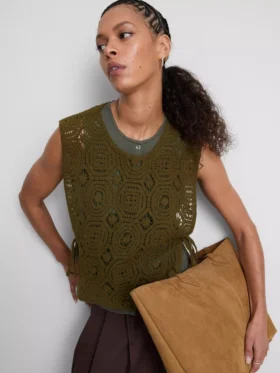 Camisola sem mangas com laço lateral em croché