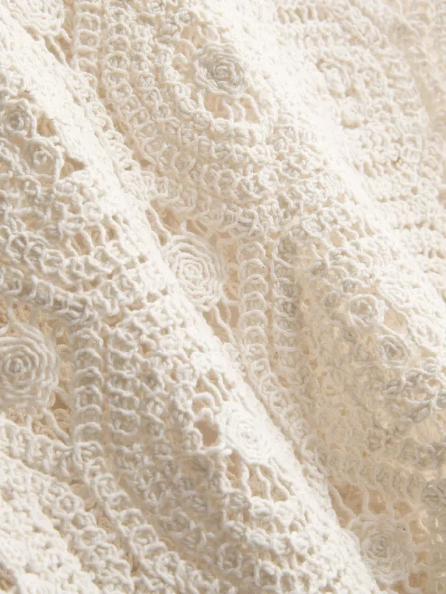 Camisola sem mangas com laço lateral em croché