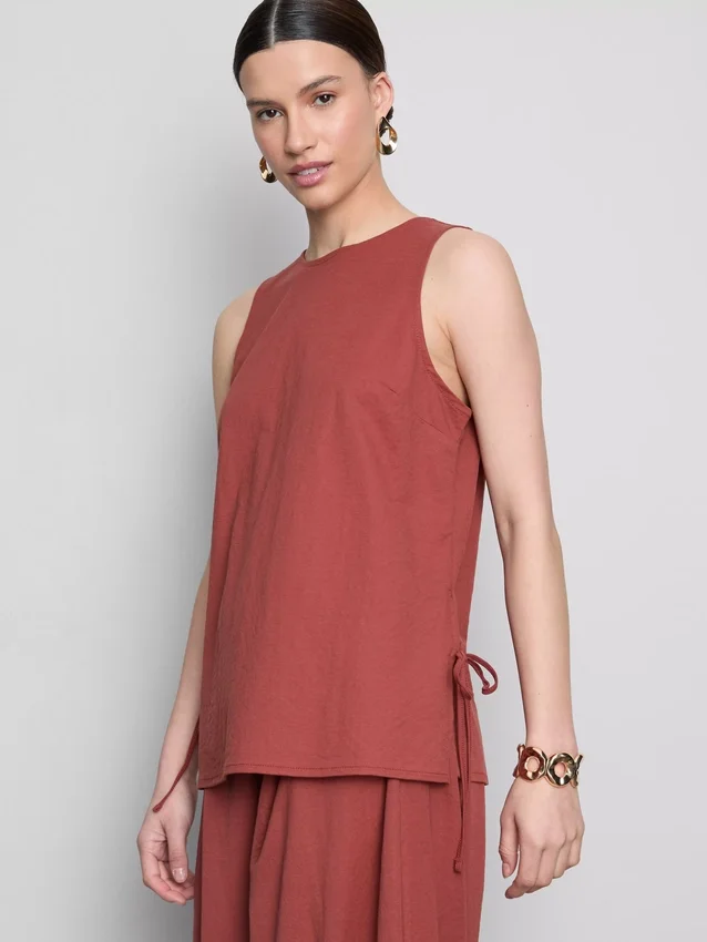 Camisola sem mangas com laço lateral texturado