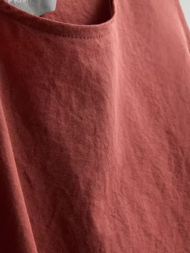 Camisola sem mangas com laço lateral texturado