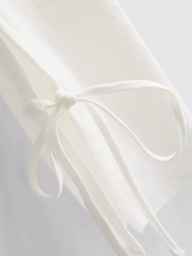 Camisola sem mangas com laço lateral texturado