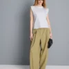 Camisola sem mangas com ombros acolchoados