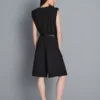 Camisola sem mangas com ombros acolchoados