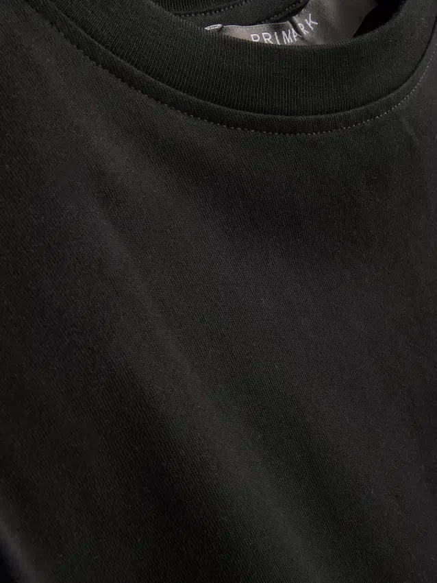 Camisola sem mangas com ombros acolchoados