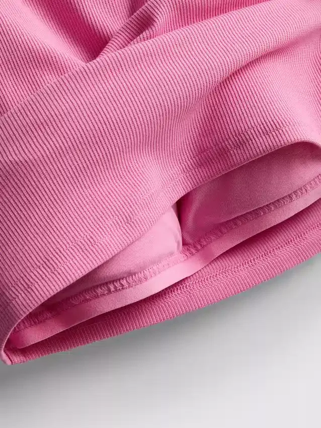 Camisola sem mangas com sutiã incorporado em malha canelada
